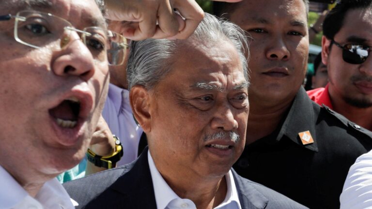 %Title&Amp; Muhyiddin
